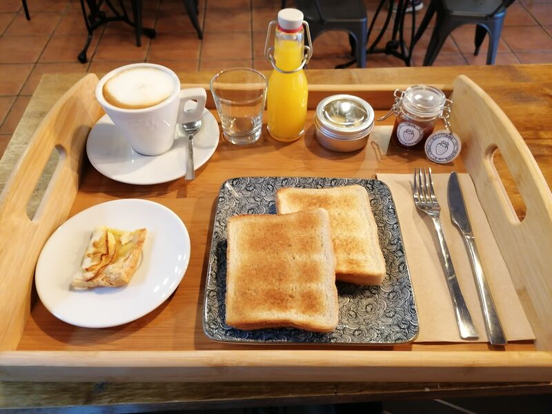 Desayuno con pan de molde