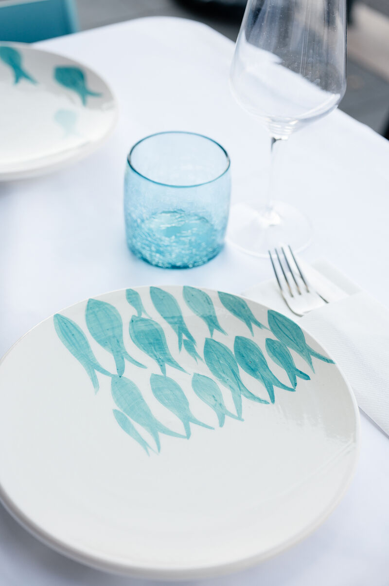 Notre art de la table et nos verres entièrement faits mains par des artisans dans des milieux ruraux. Economie équitable.