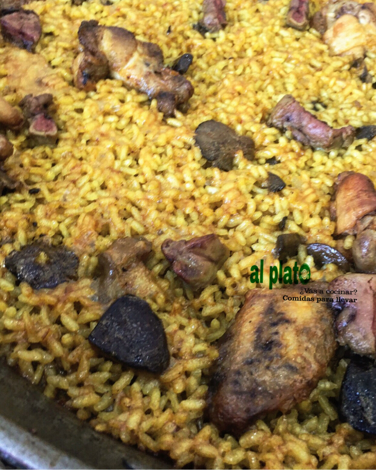 Paella de pollo y foie