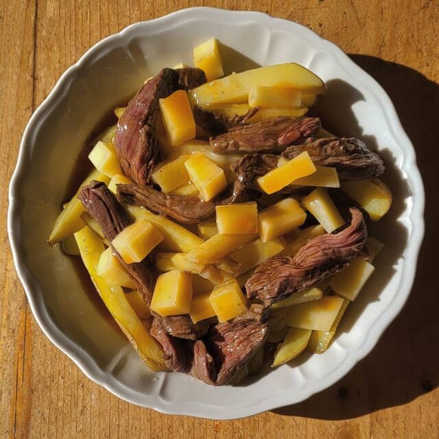 La Corne d'Abondance (Frites, Abondance, Bœuf émincé) 