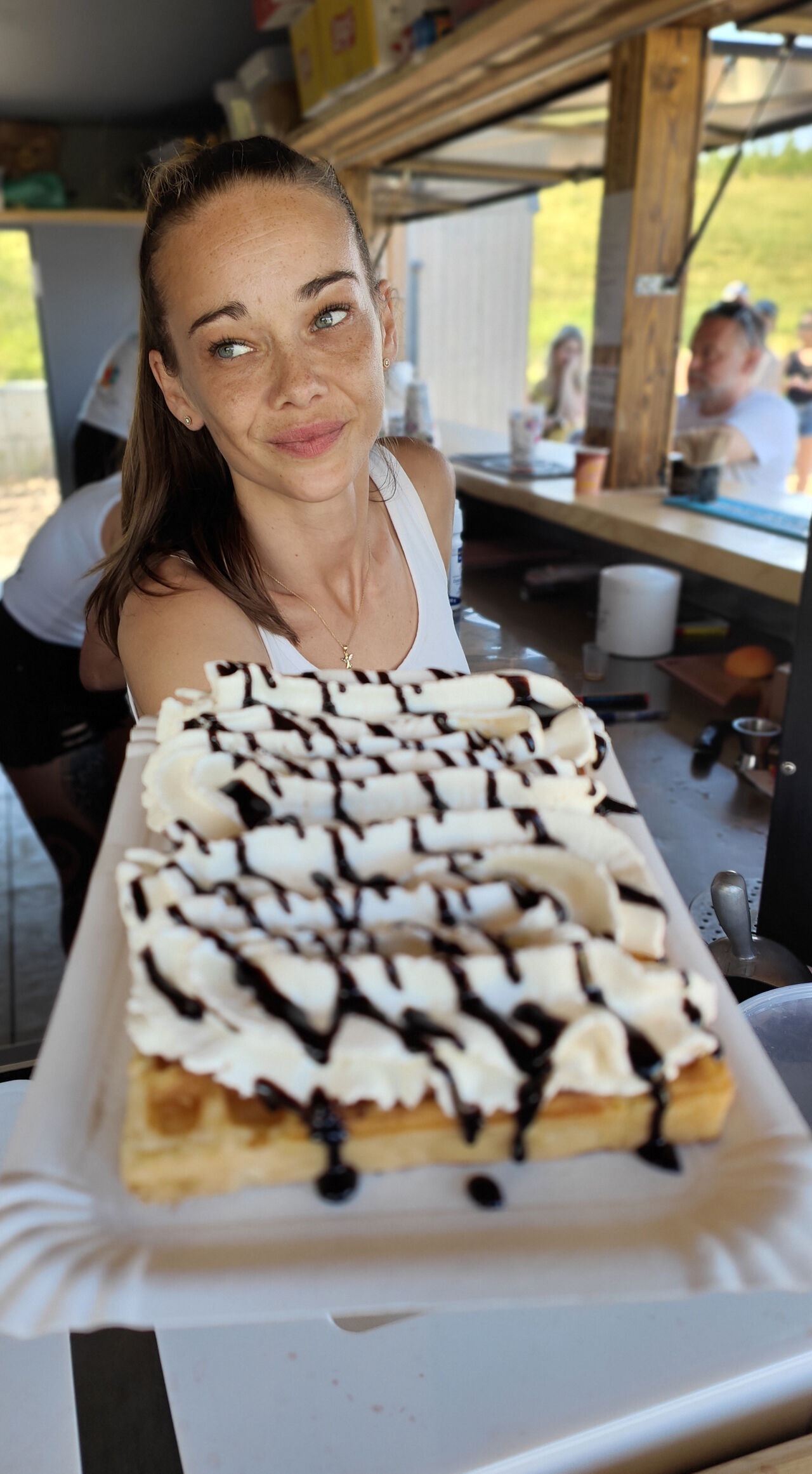 Vafle se šlehačkou a čokoládou