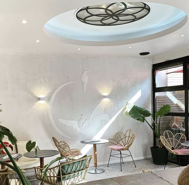 Hier ein kleiner Einblick in unsere Räumlichkeiten:
Genieße unsere veganen Kreationen in einer gemütlichen Atmosphere.