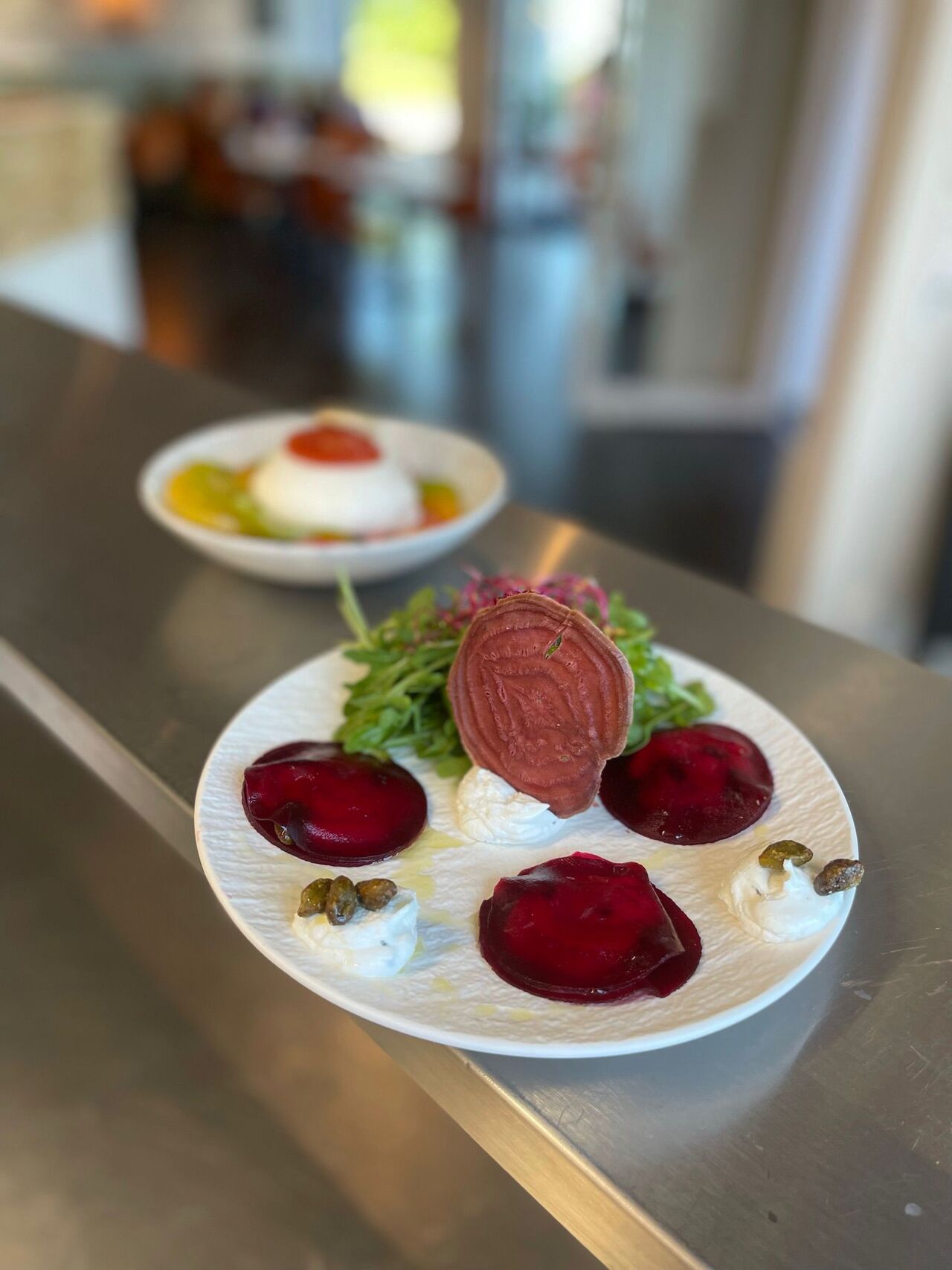 Ravioles de betteraves, chèvre frais.