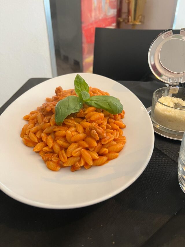 Gnocchi salsiccia fresca e salsa pomodoro