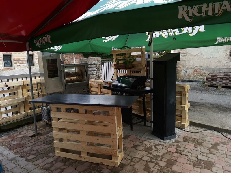 Prostor pro grilování, uzení, pečení..