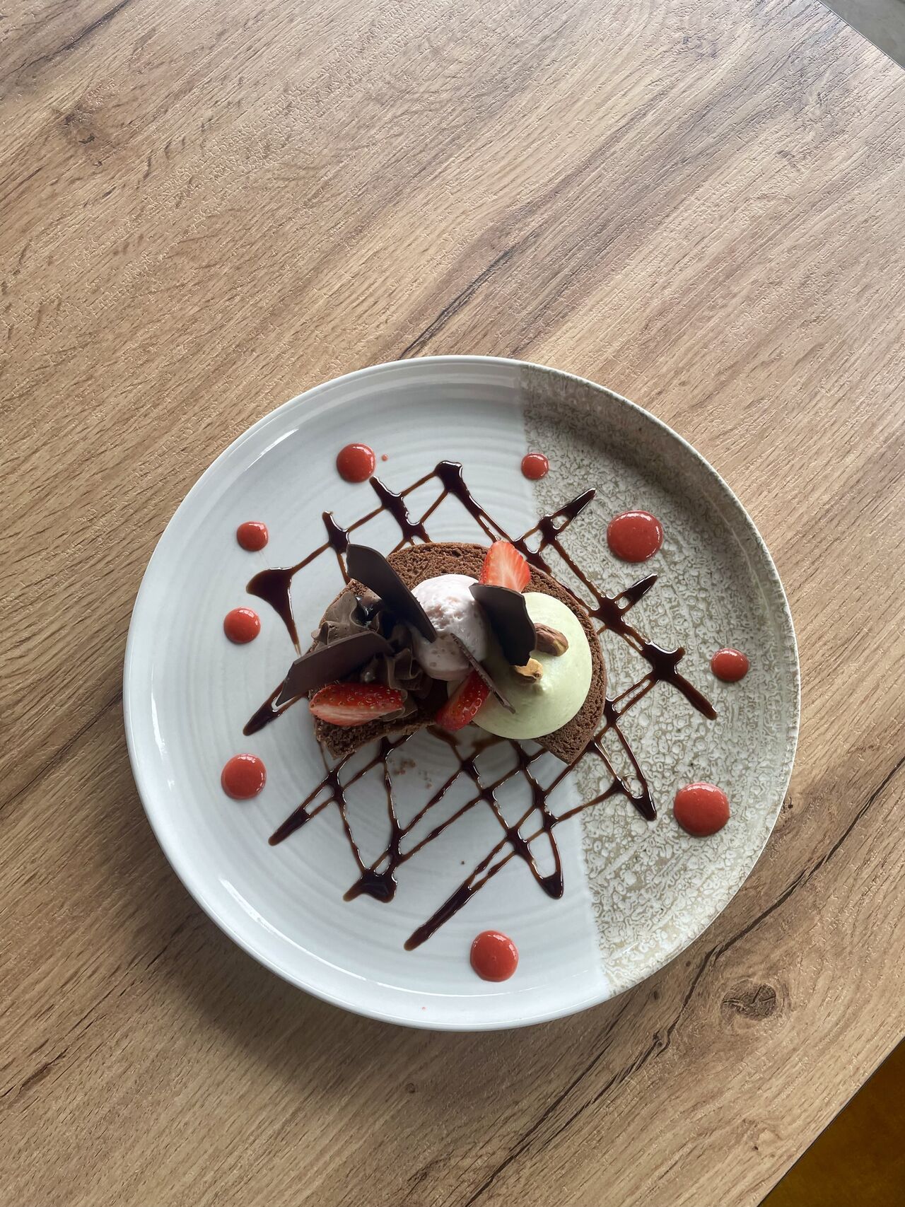 Le sablé gourmand chocolat, fraise et pistache