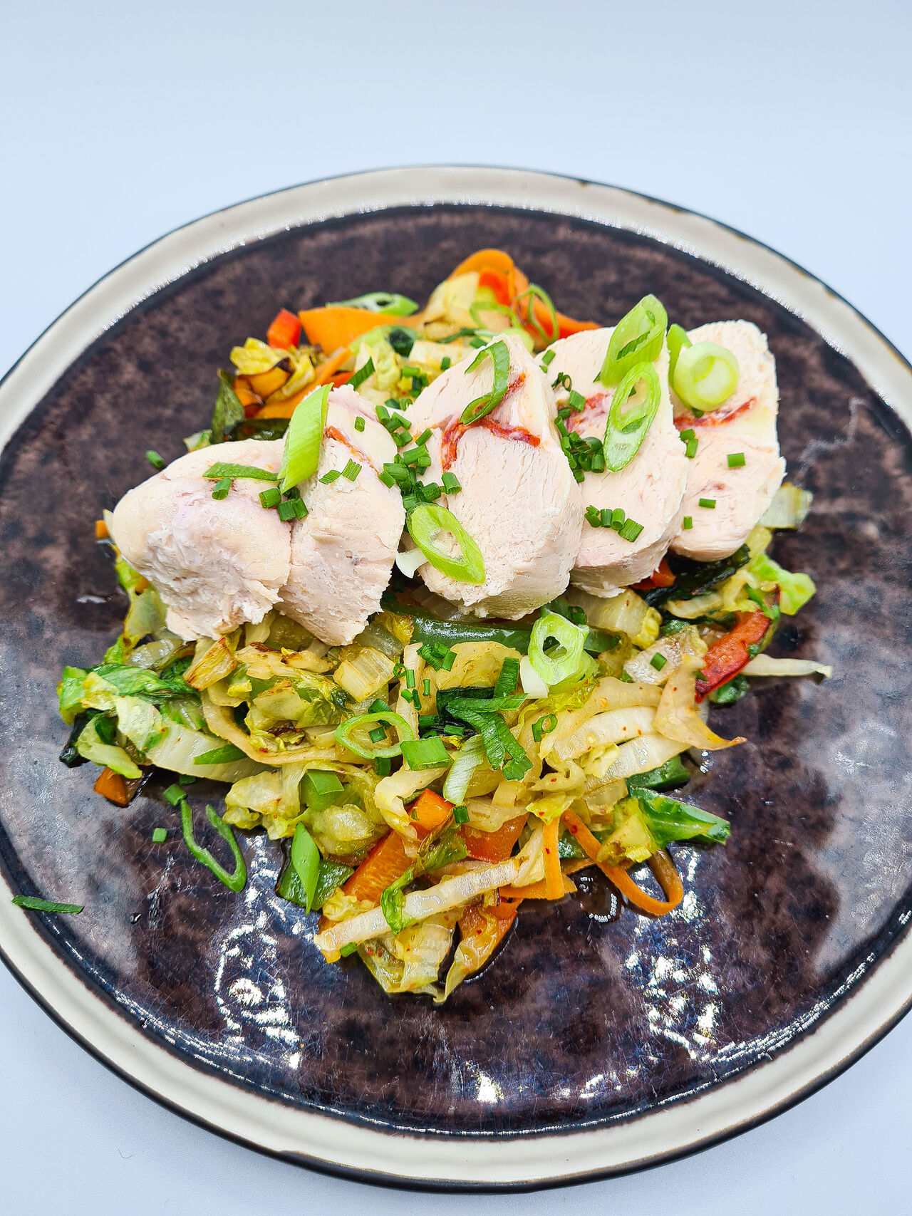 Ballotine de poulet, chorizo et mozzarella di bufala. Poêlée de légumes 🥕🥬🫑🍗