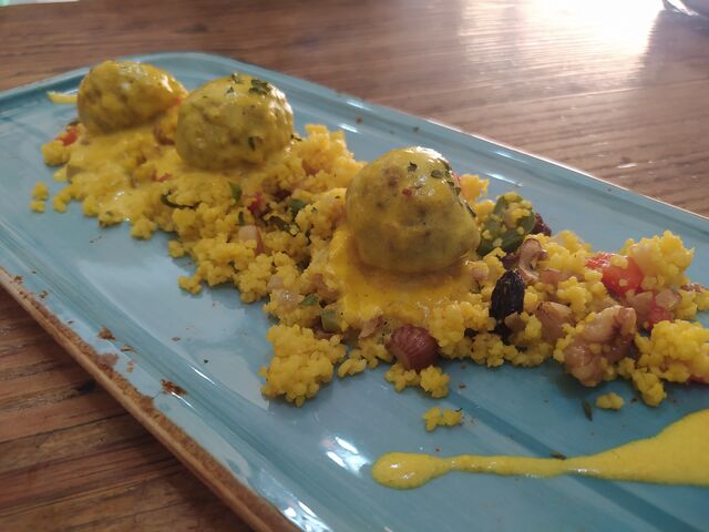 Albóndigas de ternera al curry con cous cous