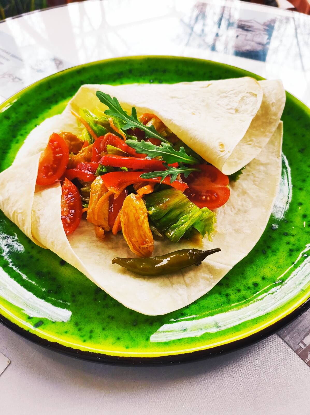 НОВИНКА
Ролл з куркою спайсі, в медовому соусі.
Смачно, ситно, натурально.