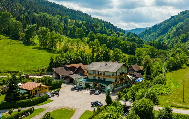 Der Hubertushof von oben