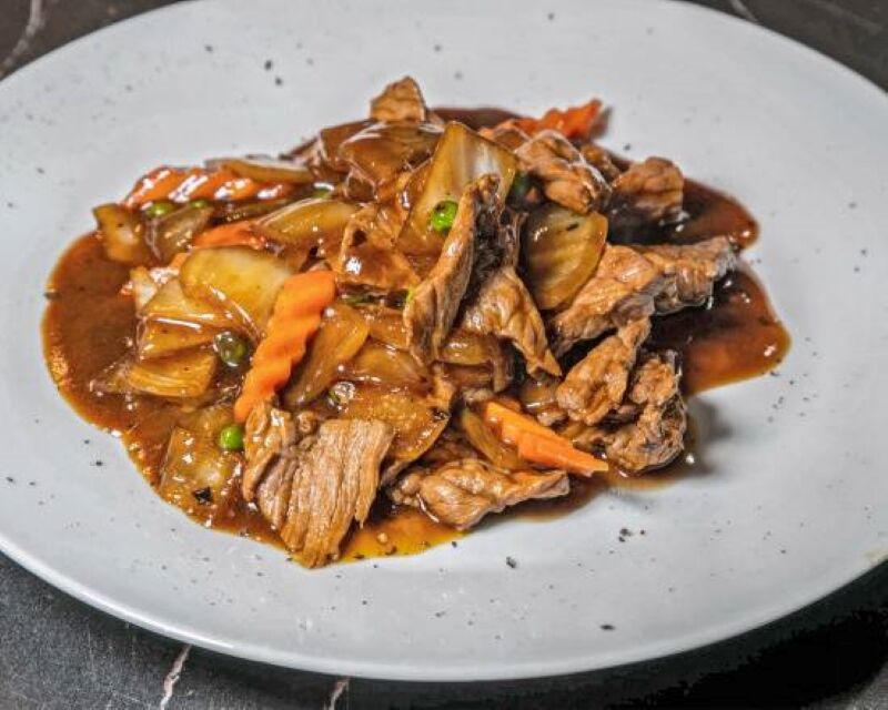 Boeuf sauté aux oignons