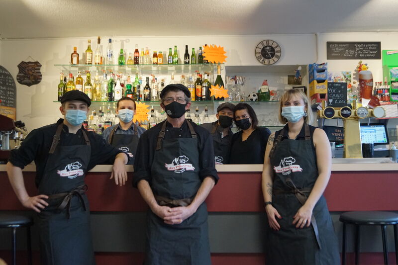 Et voici l'équipe qui a cuisiné et servi ce repas 