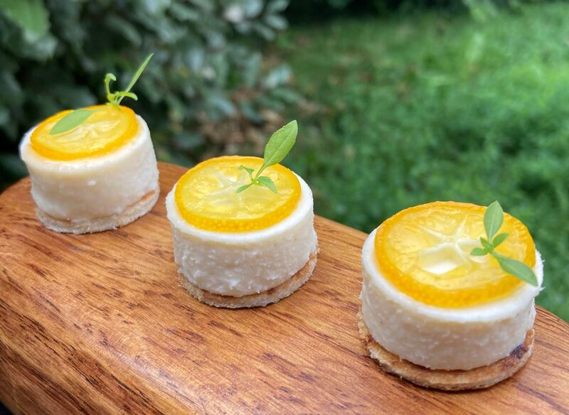 L'amuse-bouche, première émotion gustative dans un repas. Surtout à ne pas rater ! Panna cotta de haddock, kumquat et sel fumé.