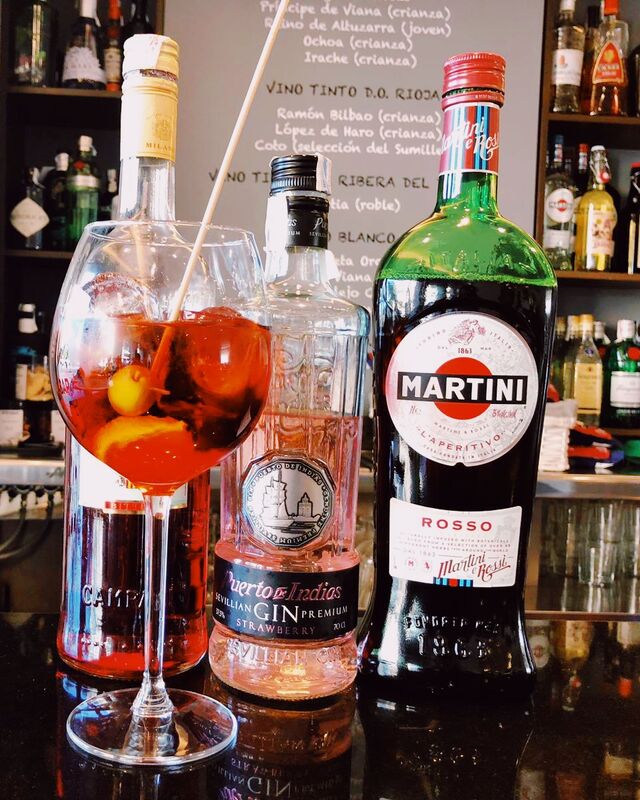 COCTAIL DE MARTINI ROJO + GINEBRA + CAMPARI=NEGRONI 
