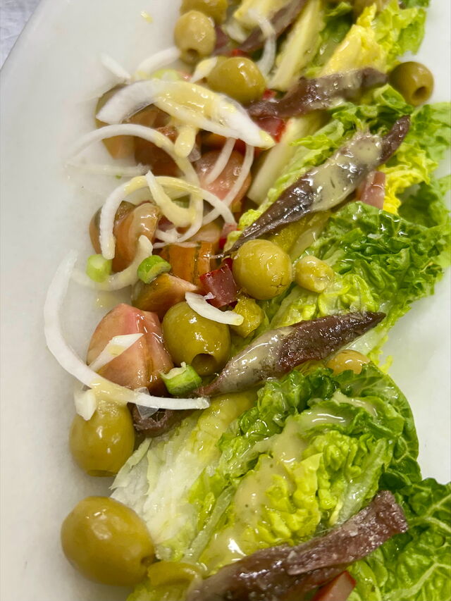 ENSALADA DE COGOLLOS CON ANCHOAS