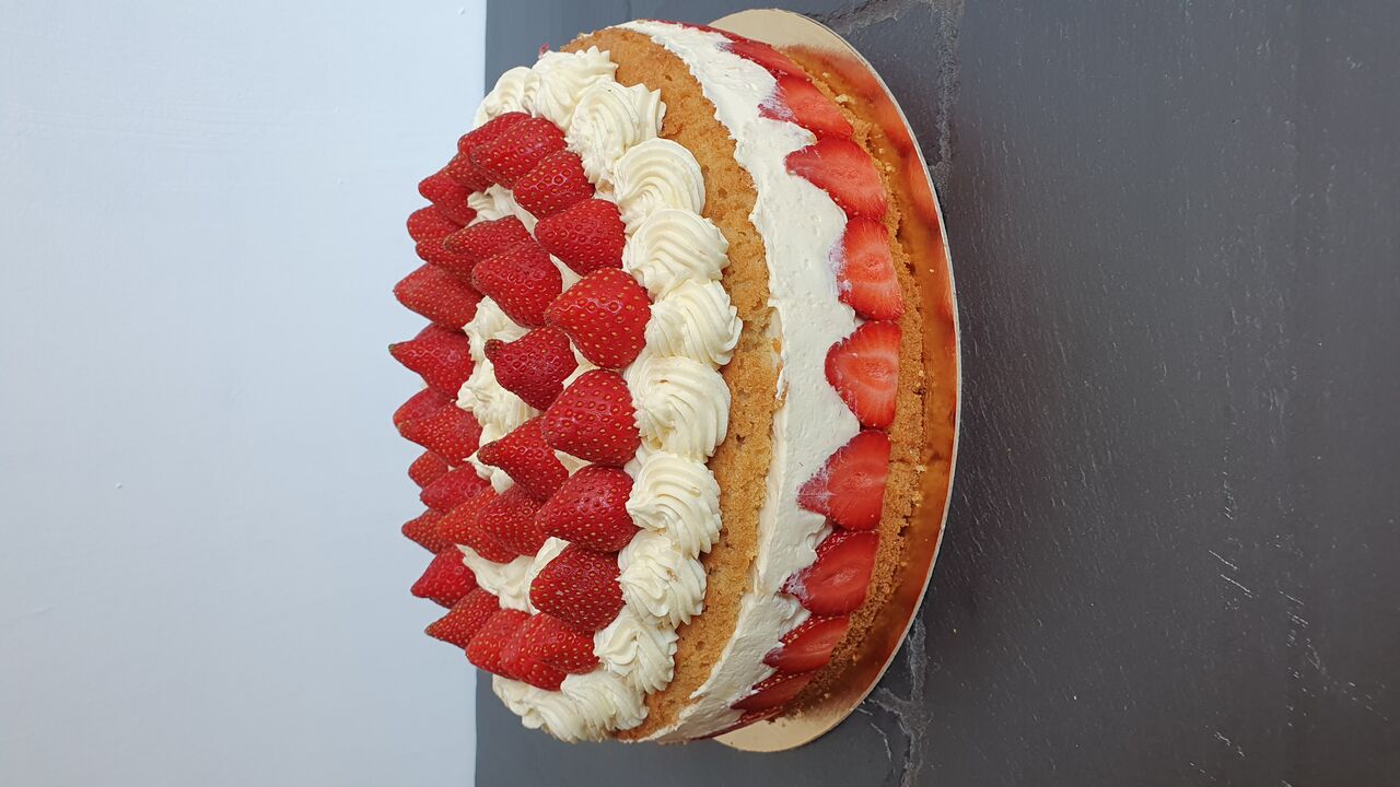 Fraisier, biscuit madeleine et yuzu 🍋