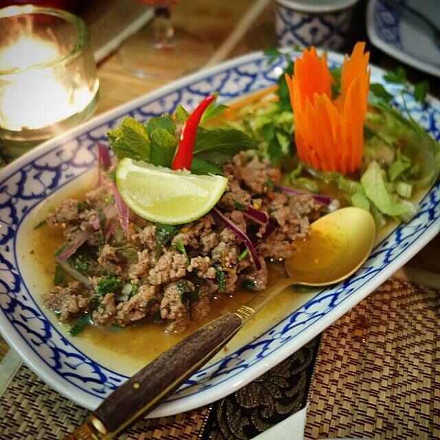 Larb Poukhoun mit Rind - Laot. Nationalgericht mit gehackt. Rind, Zitronengras, exot. Kräutern, Chilli, roten Zwiebeln (scharf)