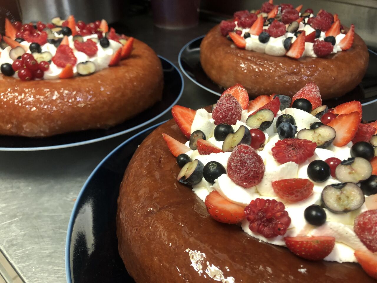 Babas aux fruits rouges