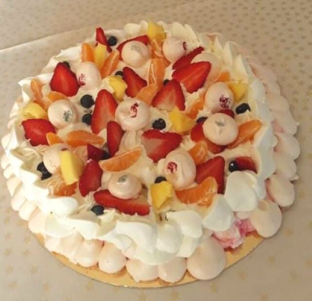 Pavlova avec des fruits de saison
4 euros par pers
