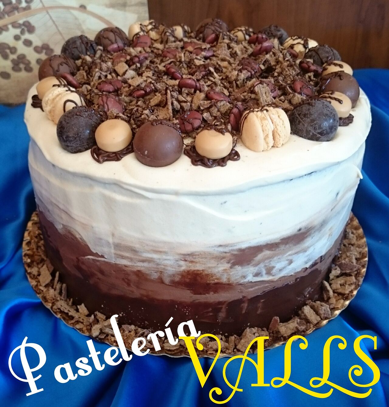 Tartas personalizadas.
Infantiles, juveniles, aniversarios...
Elige el tamaño, el relleno y la decoración que más te guste.