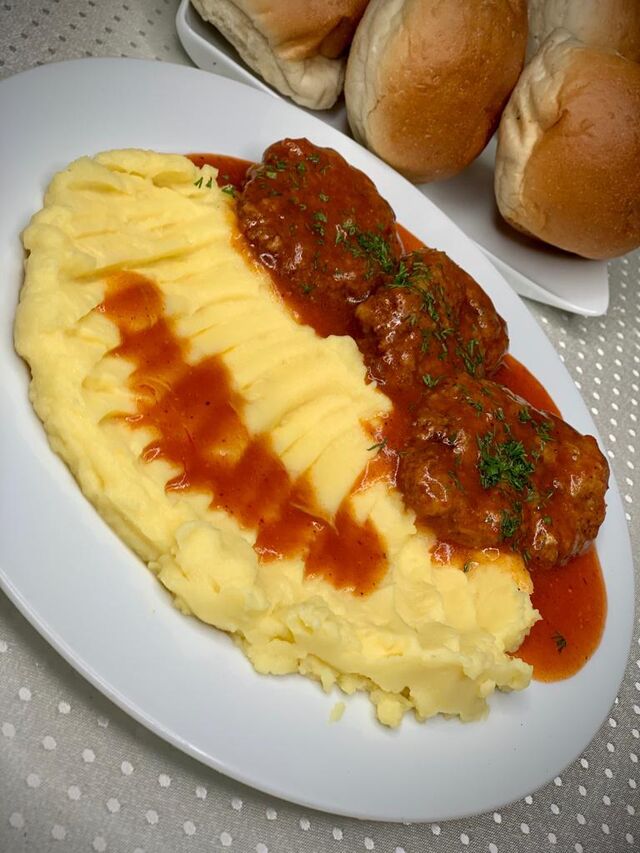 Chifteluțelor cu sos și piure