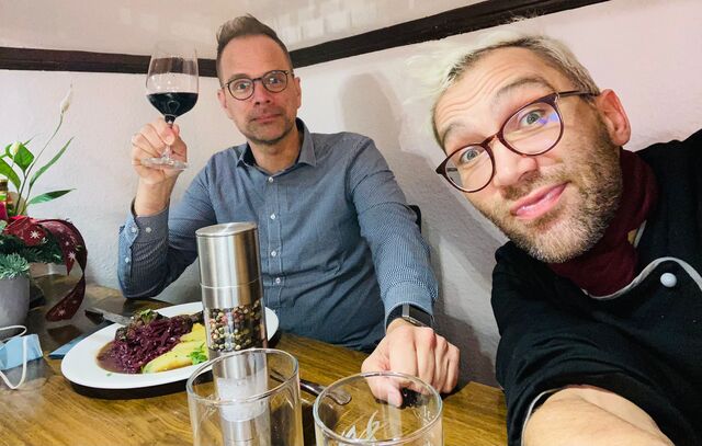 Sven und Björn bei der Weinverköstigung