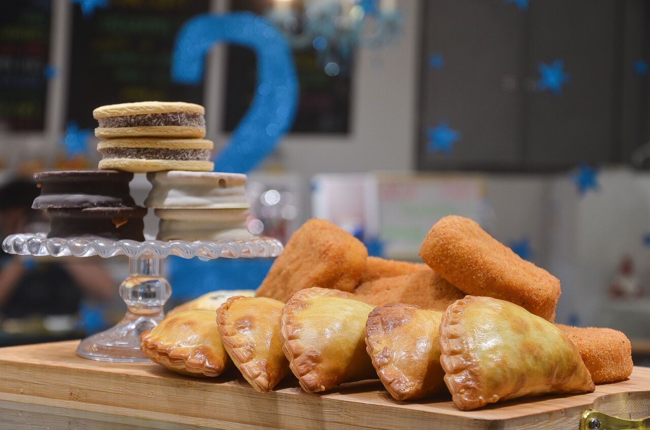 Empanadas, Croquetas y Alfajores