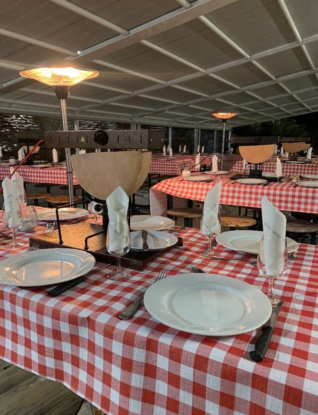 Soirée Savoyarde sur notre terrasse abritée.