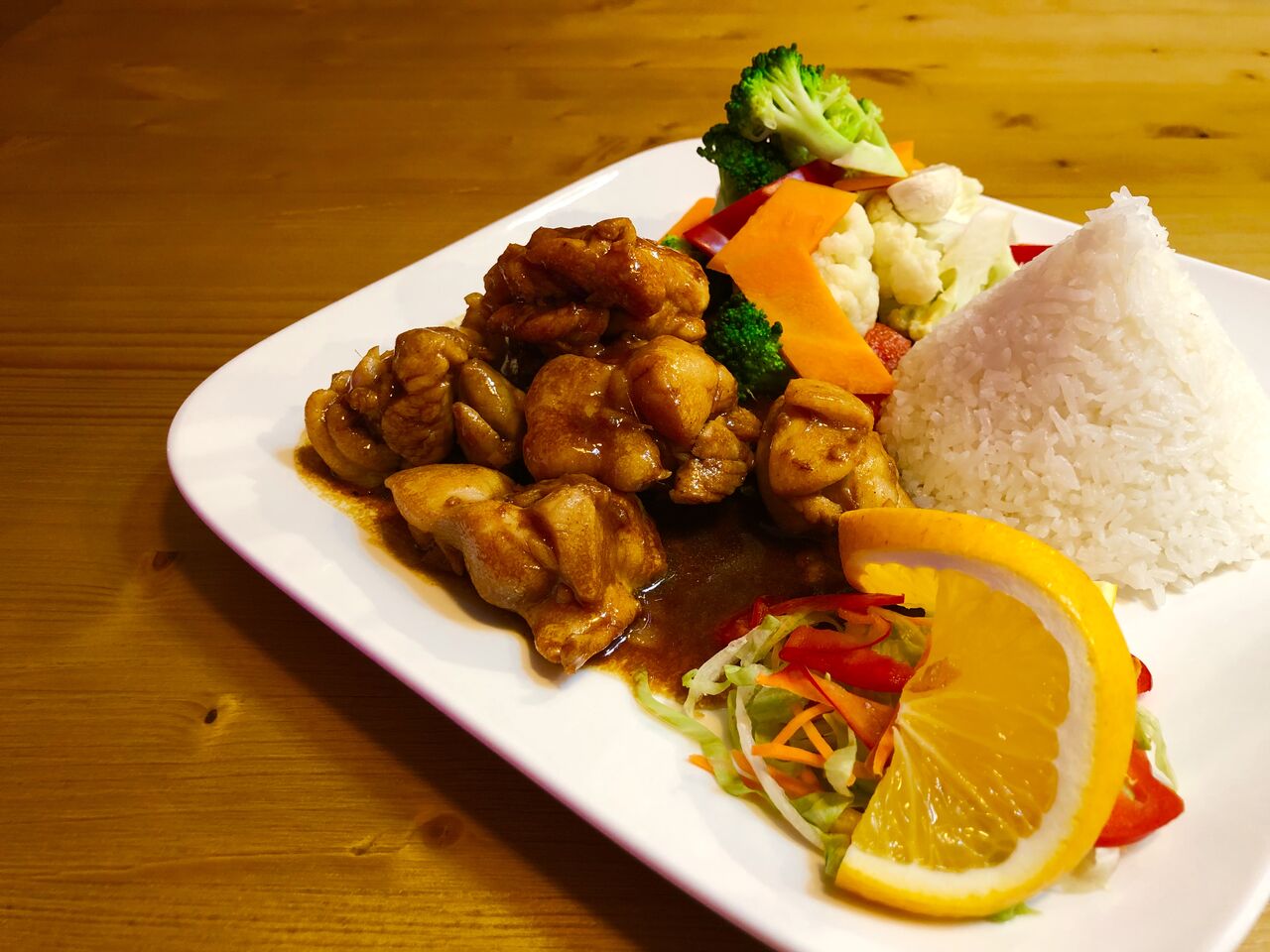 Tofu mit Reis und Gemüse