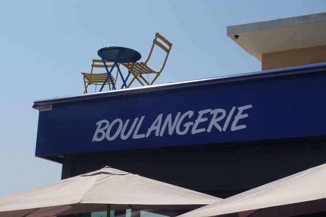 Véritable boulangerie: le pain est fabriqué, pétri et cuit sur place!