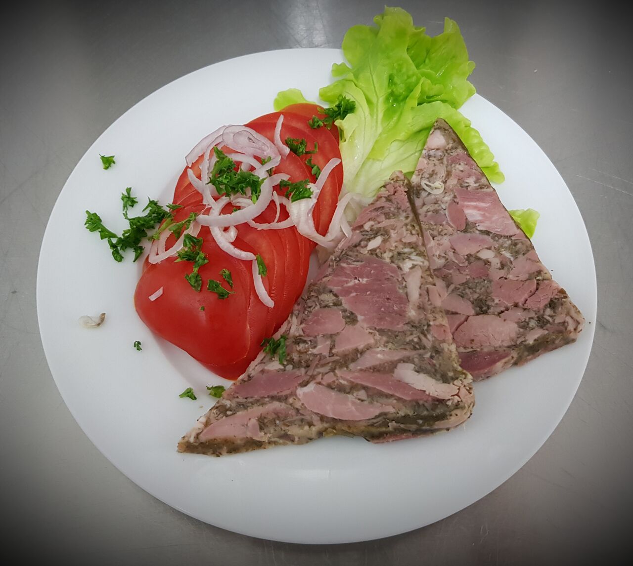 Pâté de tête et ses tomates