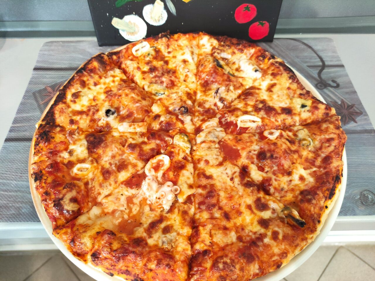 Tenger gyümölcsei pizza