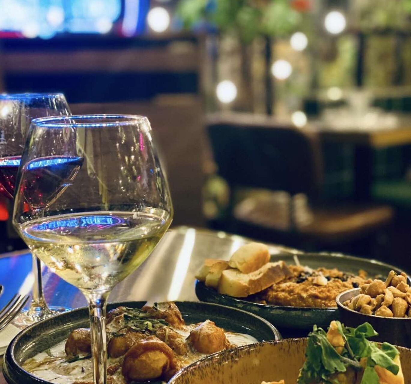 📲✨ Réservez votre table en ligne chez Canteen ! 🍜🥢