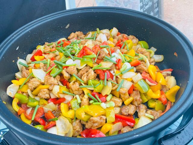 kaipadpigpao (poulet frit, avec poivron, oigon, pate de piment ,sauce soja ,sauce au huitre