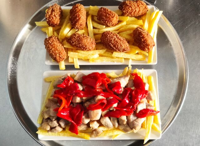 Muestras de nuestras diferetes raciónes,todas ellas acompañadas de patatas fritas.