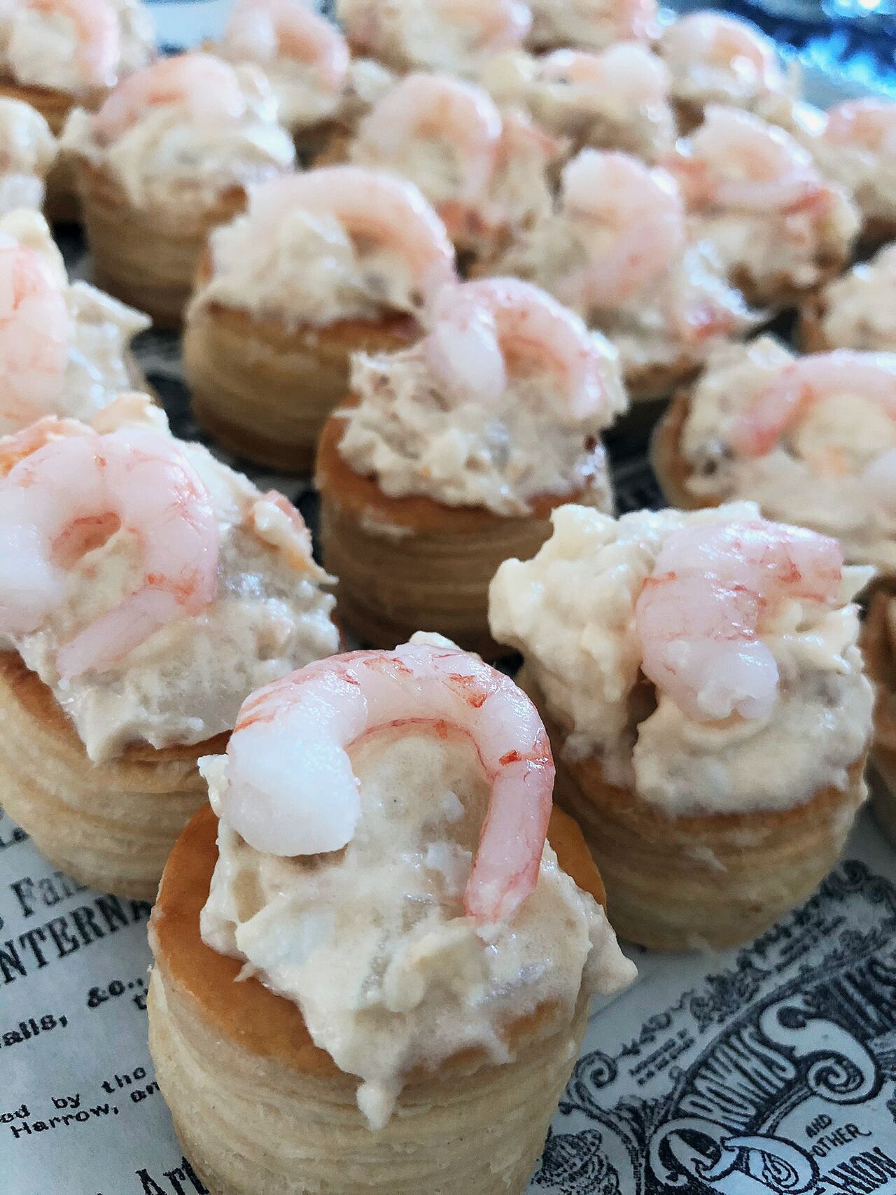 Bocadito de ensaladilla sevillana de gambas