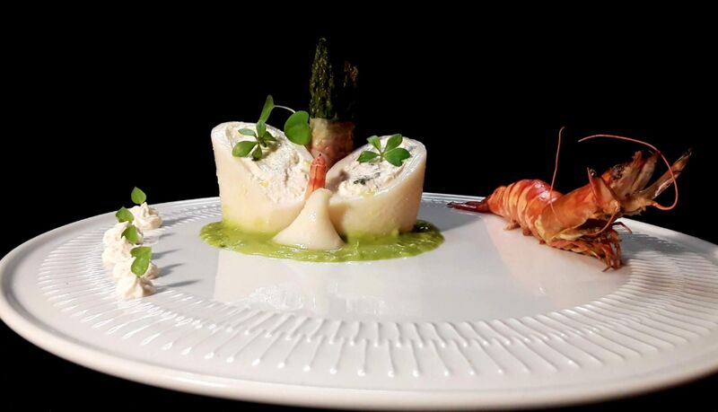 Gefüllte Calamari mit Ricotta & Scampi auf Pistaziensauce