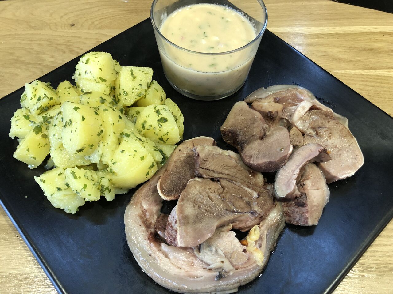 Tête de Veau sauce Gribiche et Ses Pommes de Terre Persillées 