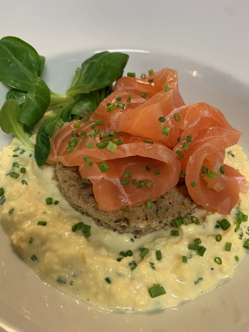 La Brouillade d’Oeufs au Saumon Fumé Maison
