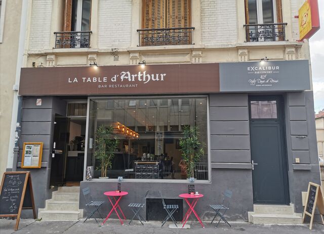 Facade de l'établissement, rue de la grue.