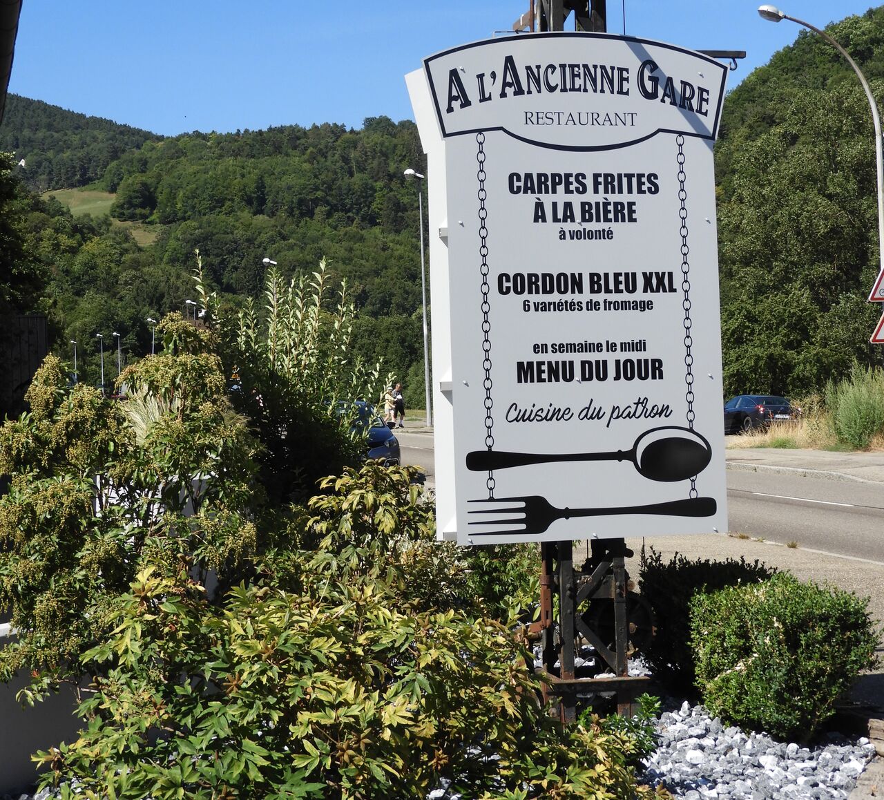 nos spécialités
les carpes frites à la bière
et les cordons bleus XXL 800 gr de plaisir et surtout le choix entre 6 fromages!!!