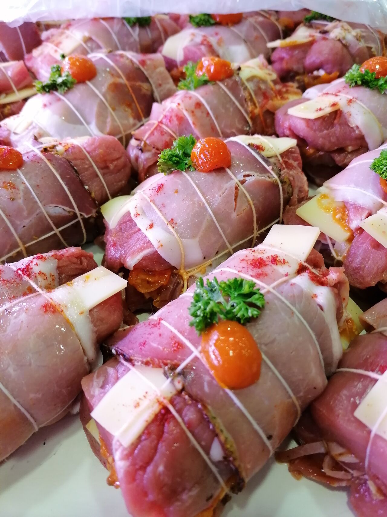 Preparations de viande Crue, ici mignon de porc bacon et comté 