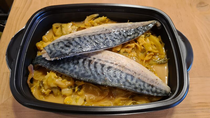 A emporter, Filets de maquereau cuit au four, compotée de choux chinois et cèleri branche