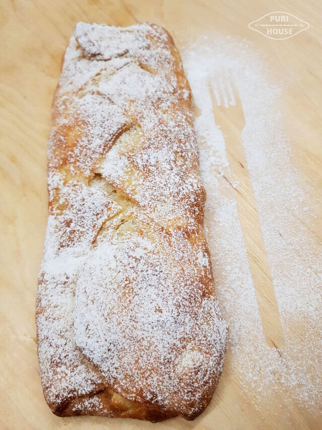 Warkocz z twarożkiem i rodzynkami
Cena 11.00 zł