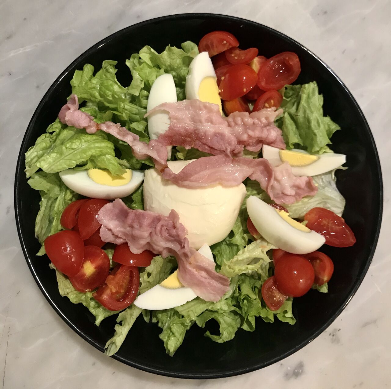 Insalata in Zai:
Insalata ?
Pomodori ?
Mozzarella
Uova ?
e bacon ?