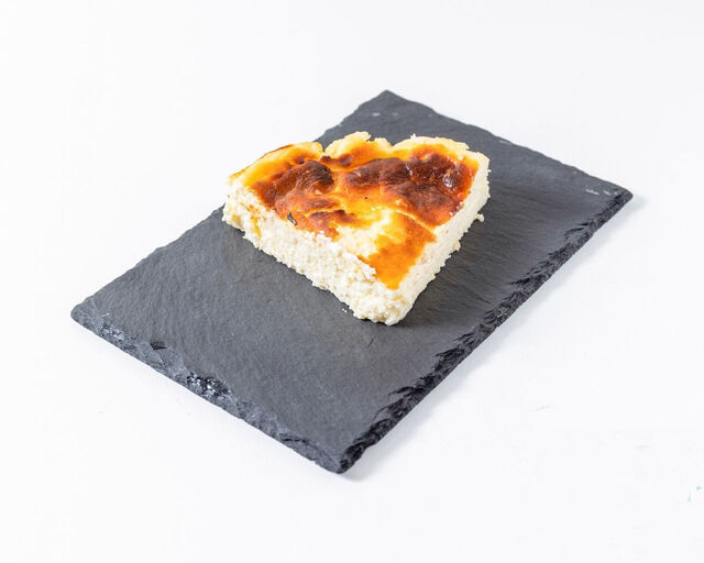Tarta de queso casera con un toque de queso azul
