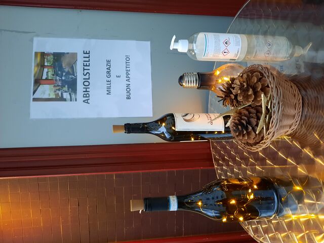 Holt euch eure Gerichte am Weihnachtsrondell ab immer Dienstag-Sonntag
von 18:00-22:00Uhr