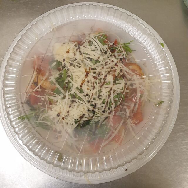 Italien. Salat zum Mitnehmen