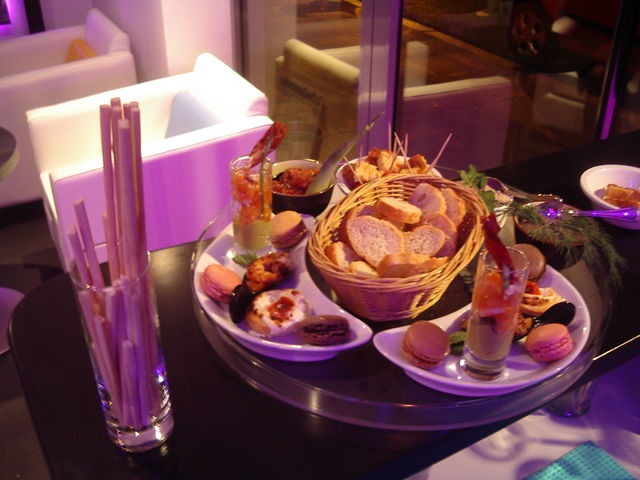 Tapas à l'apéro à la table d'hôtes néoules