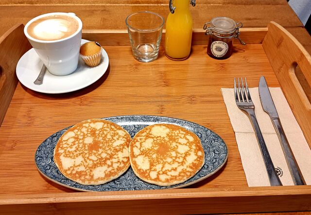 Desayuno Pancake + fruta
